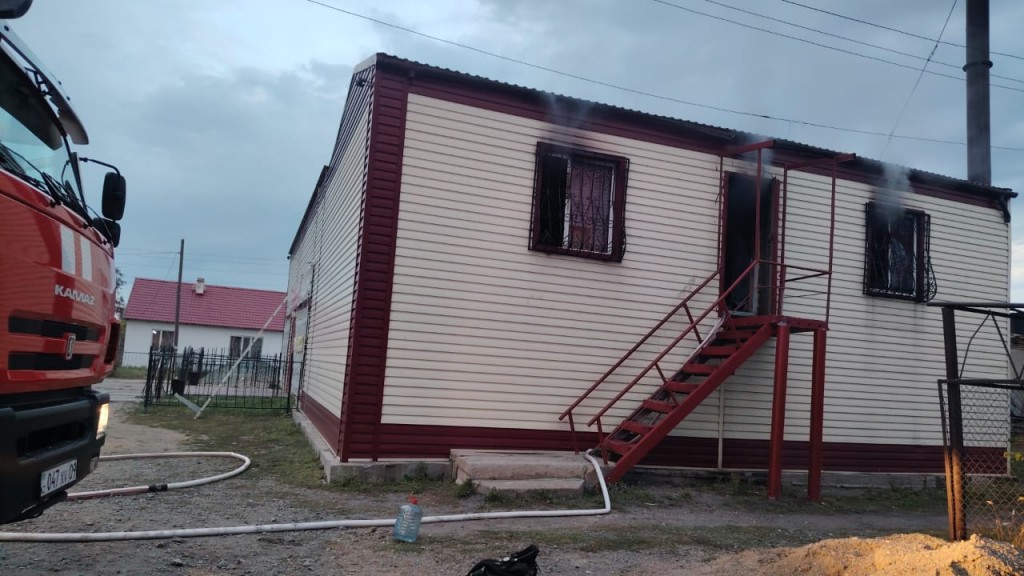 В Карагандинской области горел магазин