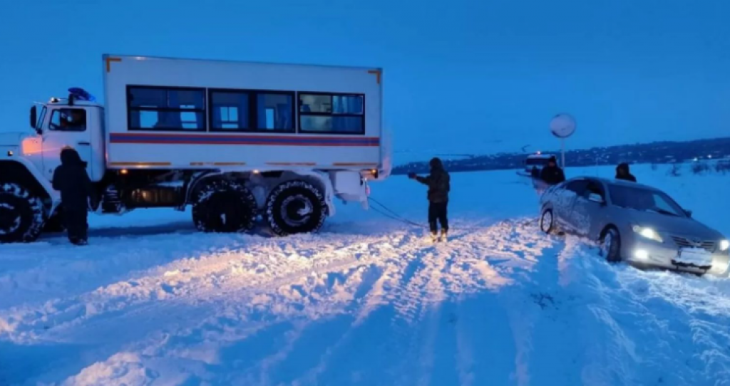 Правила пересечения ледовых переправ на авто от МЧС