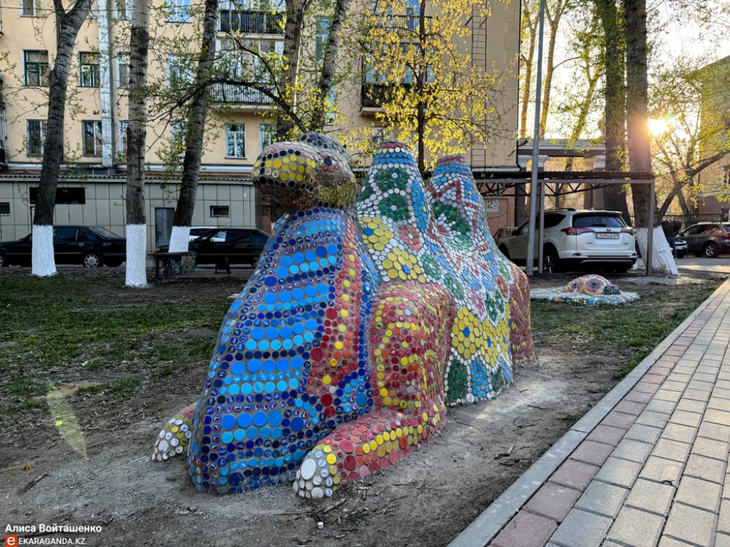 Своеобразная атмосфера карагандинских дворов. Фоторепортаж