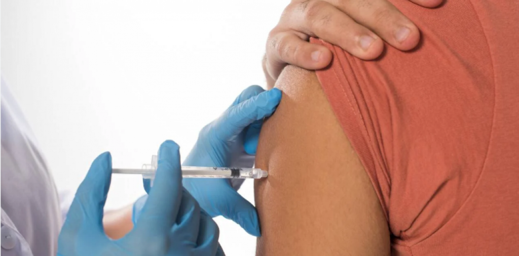 Прививки против ВПЧ: могут ли медики в школах призывать к вакцинации девочек, а не их родителей