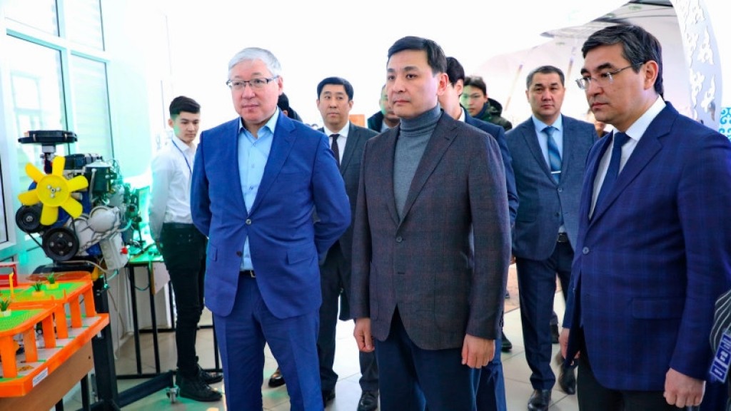 Завершение долгостроев, строительство школ и медцентров: А. Кульгинов ознакомился с ходом реализации нацпроектов в области Ұлытау