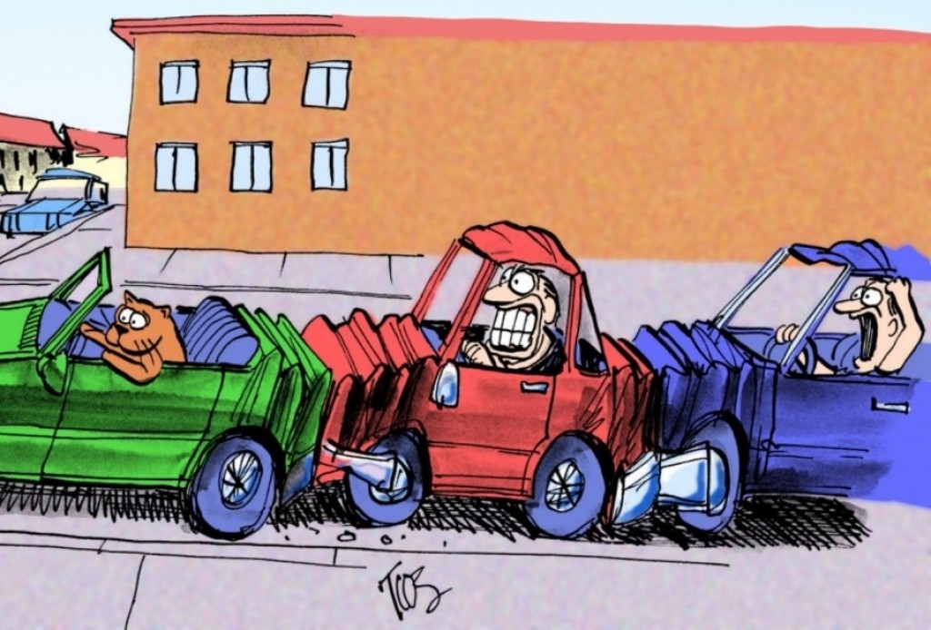 «Гармошка» из автобуса и нескольких машин попала на видео в Караганде