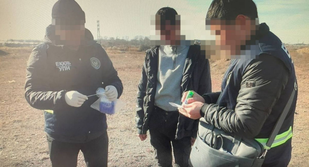 Сельчанин с крупной партией наркотиков задержан в Караганде