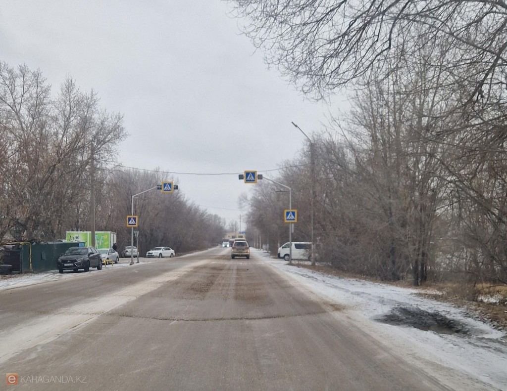 Түнгі аяздан кейін Қарағанды жолдары тонналап құмсалғышқа себіледі