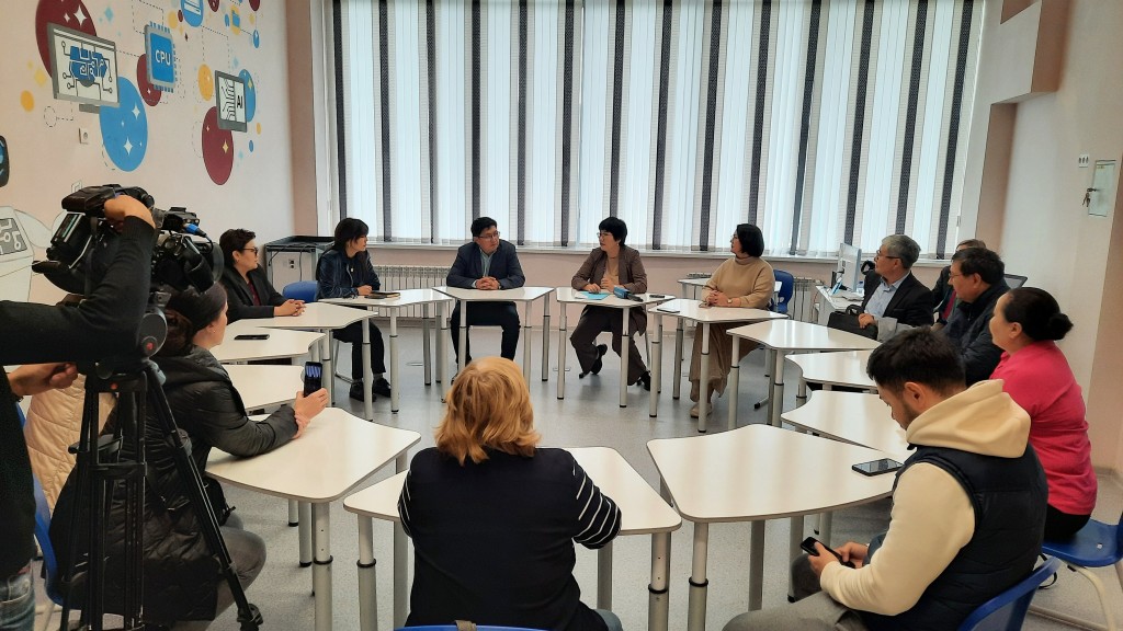 В Карагандинской области не хватает 84 директоров школ. Почему должности пустуют?