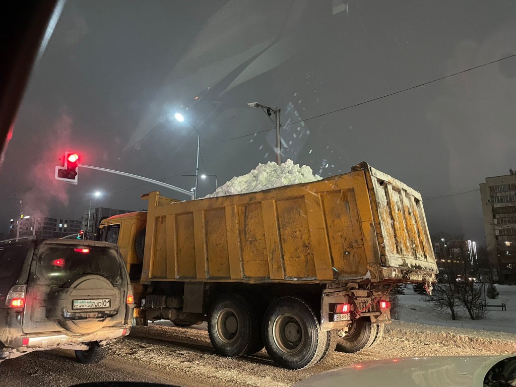 Из Караганды продолжают вывозить снег