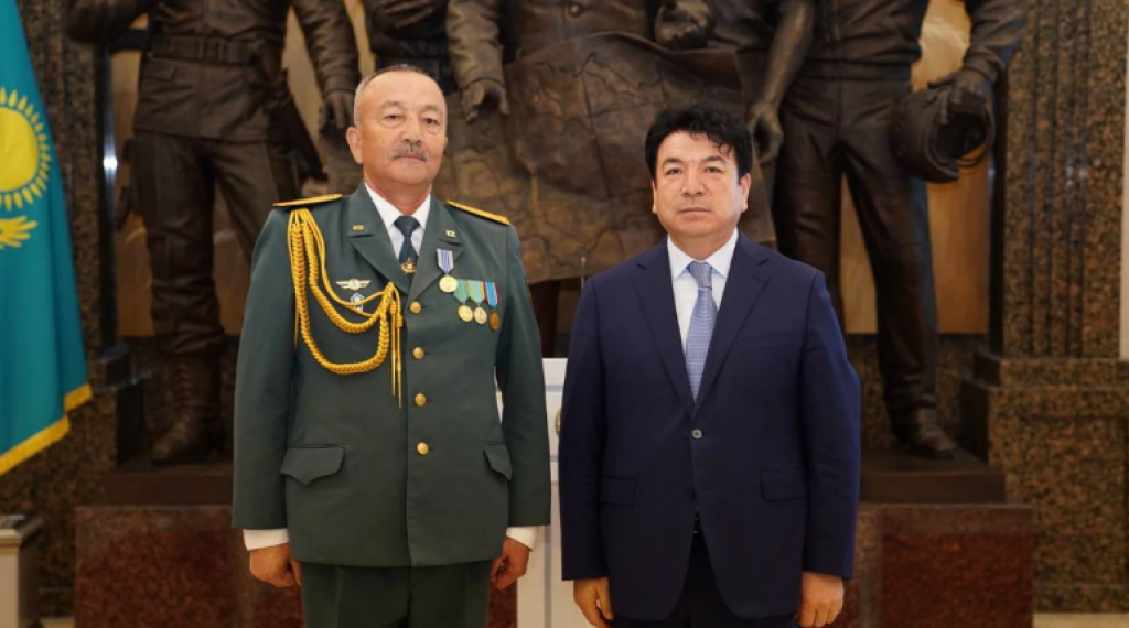 Учителей начальной военной и технологической подготовки наградили в канун Дня защитника Отечества