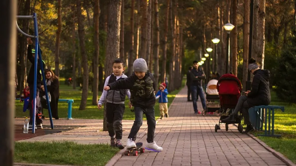 С какими проблемами столкнутся дети Казахстана в 2050 году – исследование