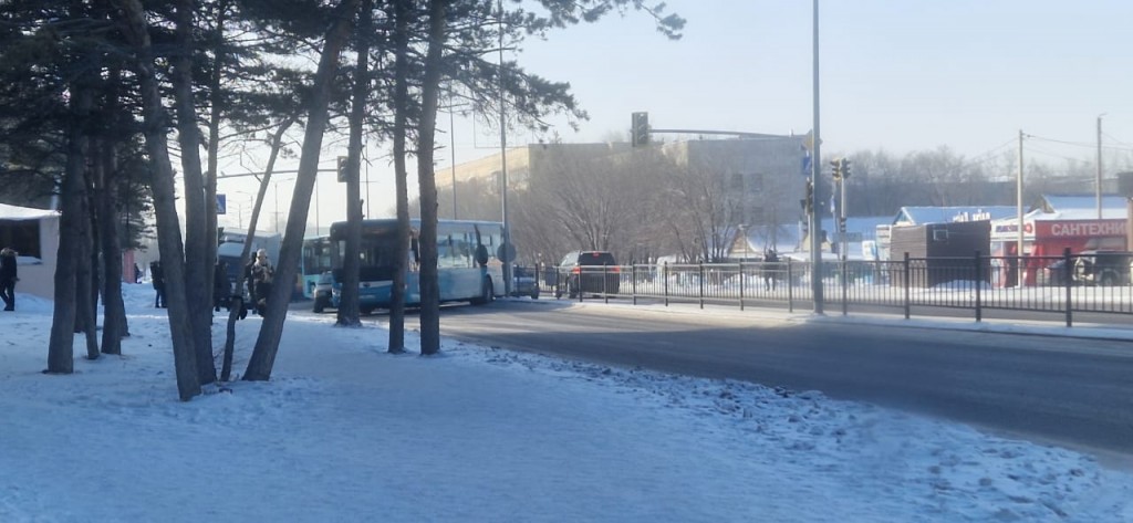 На улице Карла Маркса произошла авария с участием общественного транспорта: движение сильно затруднено