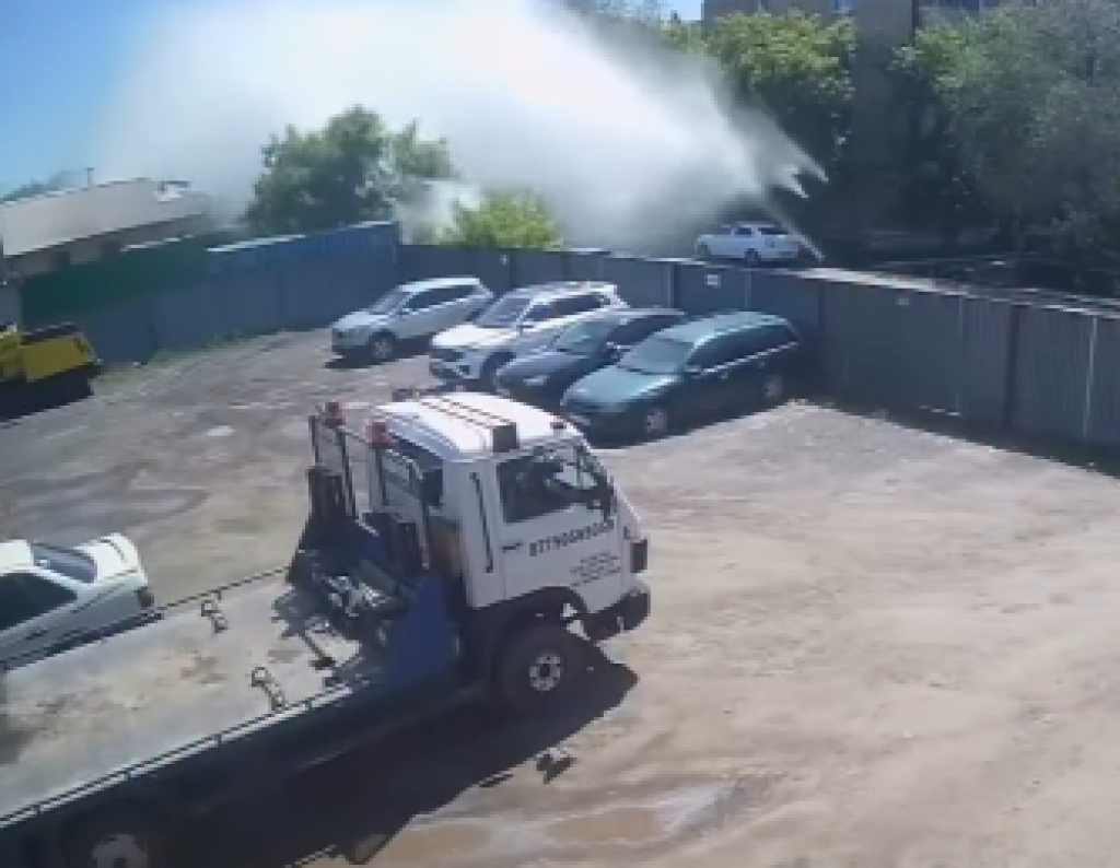 В Караганде на одном из участков теплосетей зафиксирован мощный порыв трубы