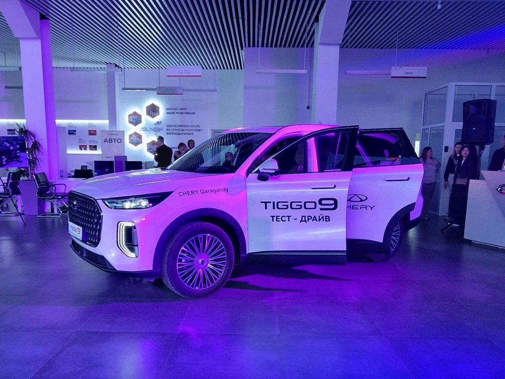 Саша Фокс мінеді Саша Фокс мінеді