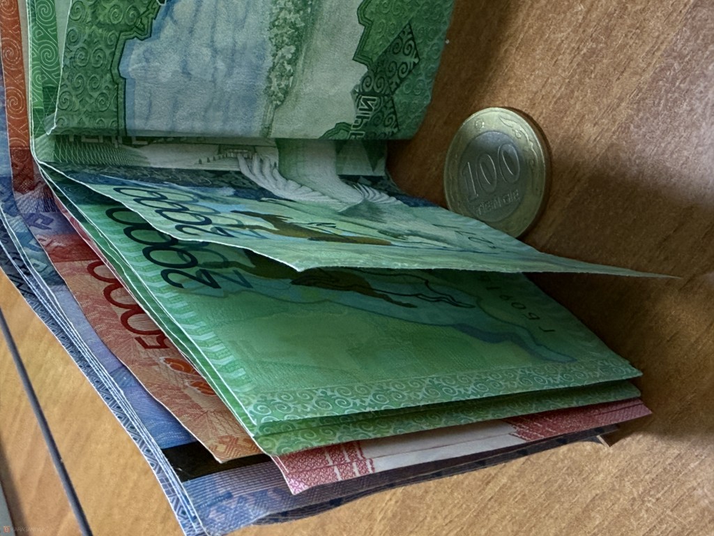 Сколько работников в Казахстане получают меньше 150 тысяч тенге в месяц