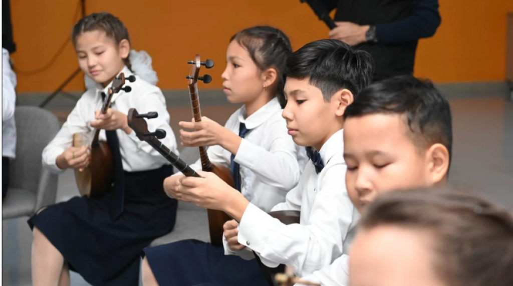 В Казахстане школьники одновременно исполнят кюи в честь Наурыза