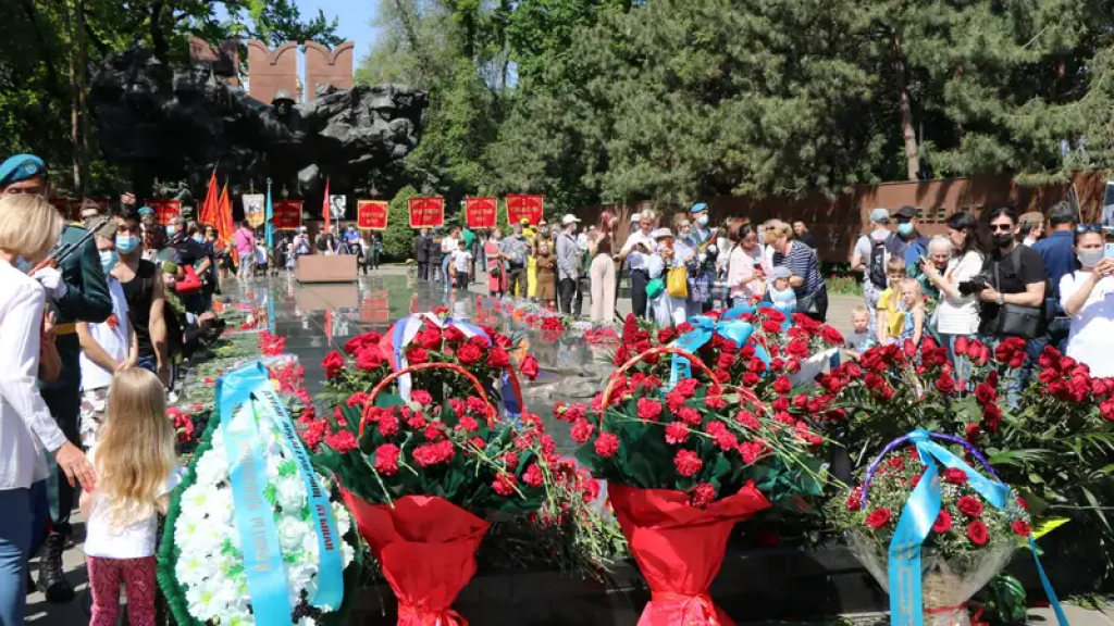 Перенос дня отдыха на майские праздники: подписан приказ