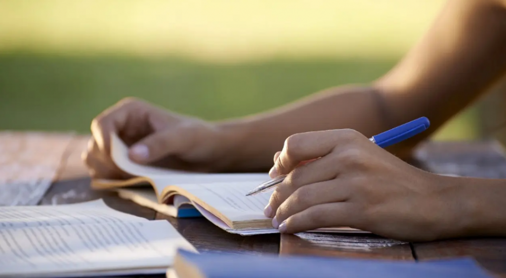 Первые четыре студента казахстанского колледжа получили международные сертификаты