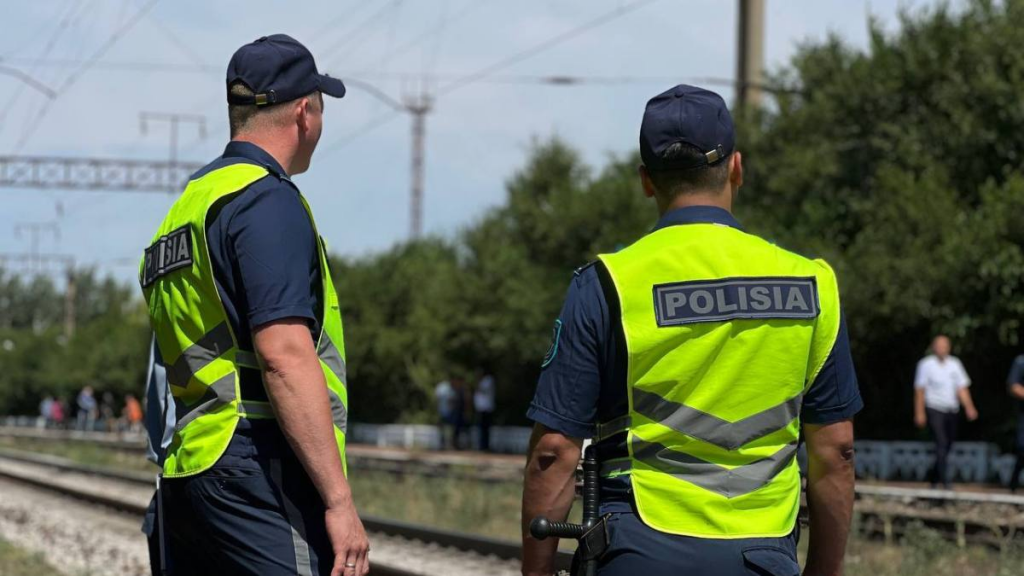 Опасный переход: транспортная полиция предупреждает об ответственности