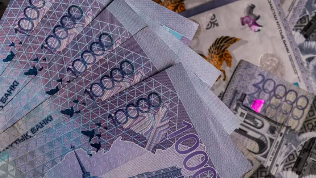 Кому в Казахстане могут списать долги по кредитам