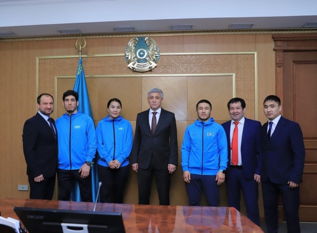 Ермаганбет Булекпаев встретился с призерами чемпионата Азии в Астане
