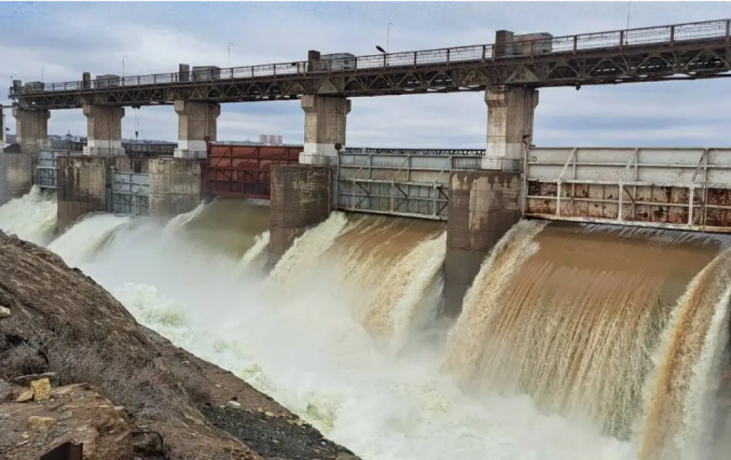 Для чего из водохранилищ Казахстана сбрасывают воду