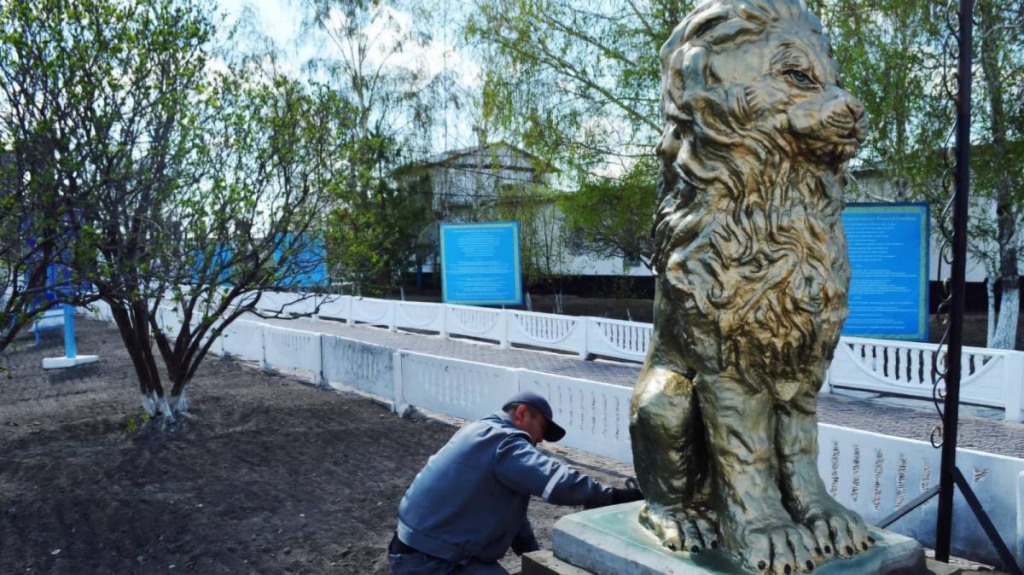 Скульптуру львов изготовили осужденные карагандинской колонии