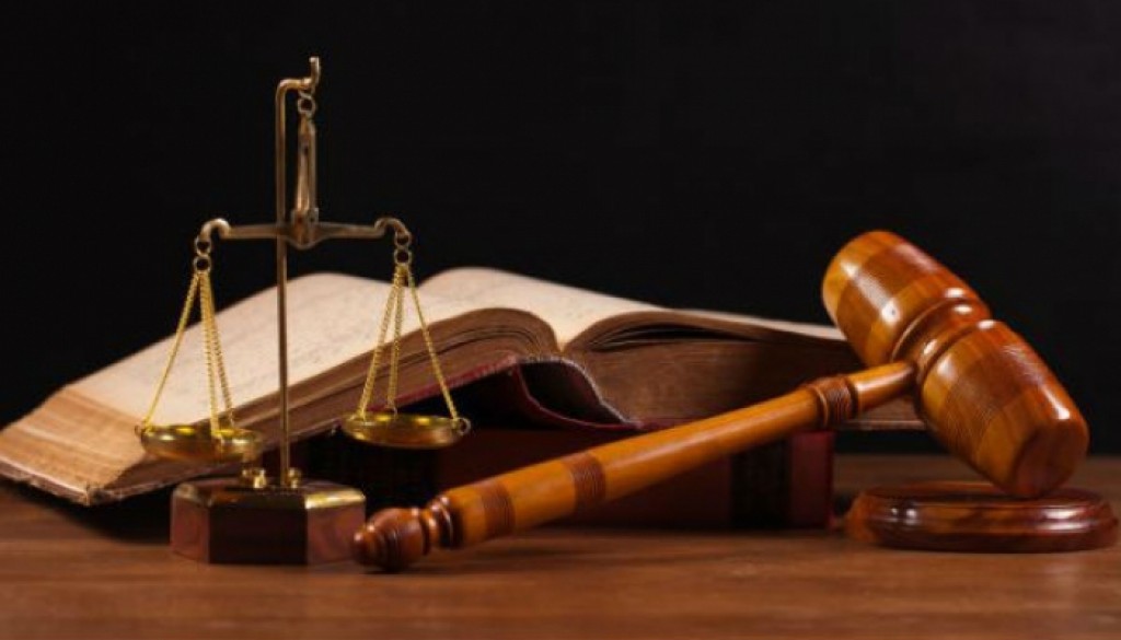 Карагандинку осудили за одиночный пикет перед зданием областного суда