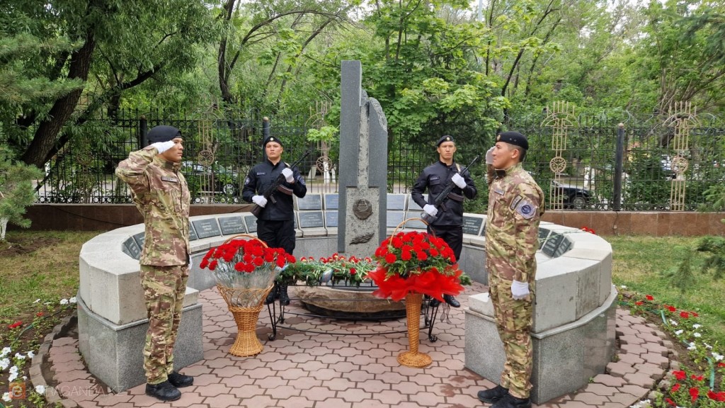 В Караганде почтили полицейских, погибших при исполнении
