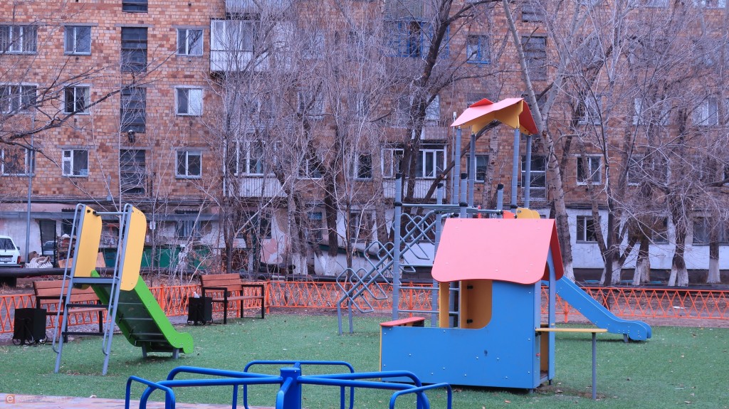 В ближайшее время в Караганде отремонтируют несколько детских площадок