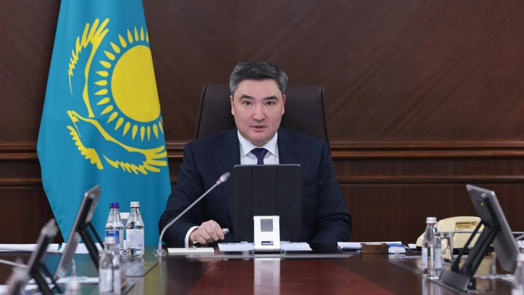 Бектенов поручил ужесточить ответственность всех, кто работает с персональными данными