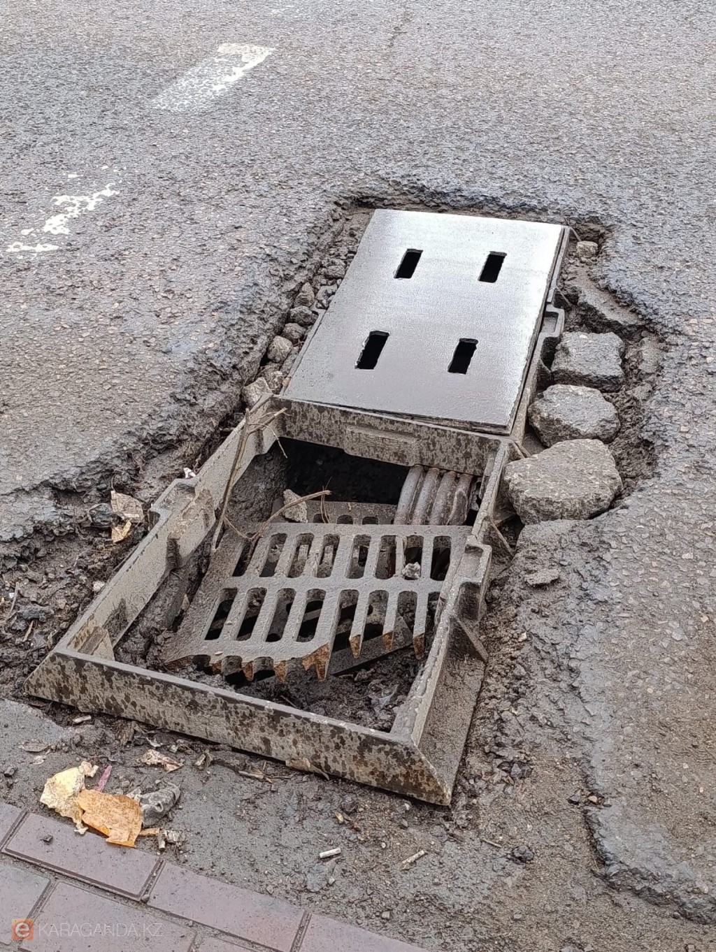 Қарағандыда Бұқар жырауда қауіпті нөсер қабылдағышты жөндеуге кірісті