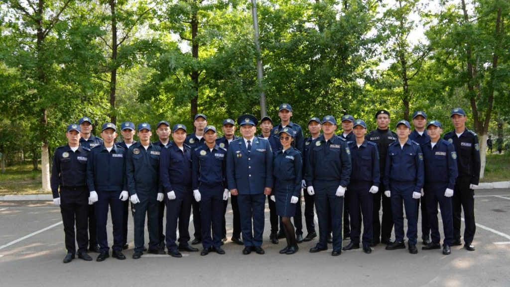 В Караганде молодые полицейские приняли присягу
