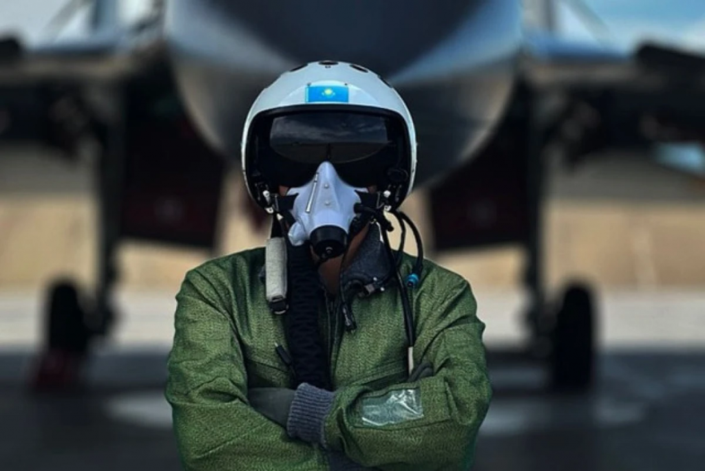 Каждый вылет как экзамен: казахстанский лётчик о сложностях профессии