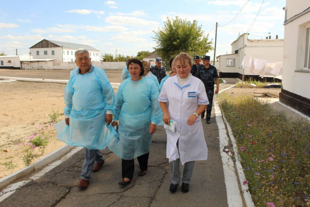 ВОЗ посетила туберкулезную колонию в Карагандинской области