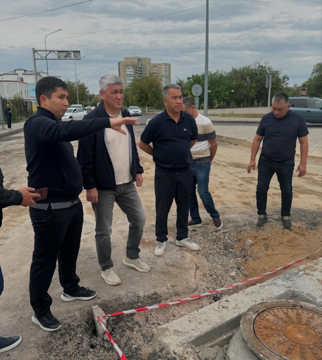 Булекпаев проинспектировал ход ремонтных работ на дорогах Караганды