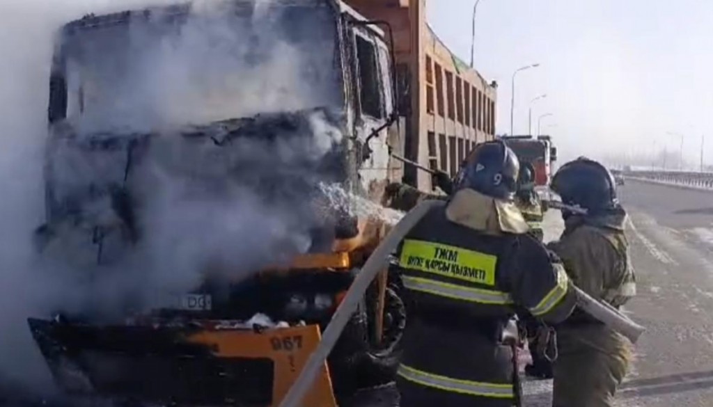 Водитель грузовика пострадал во время пожара в Карагандинской области