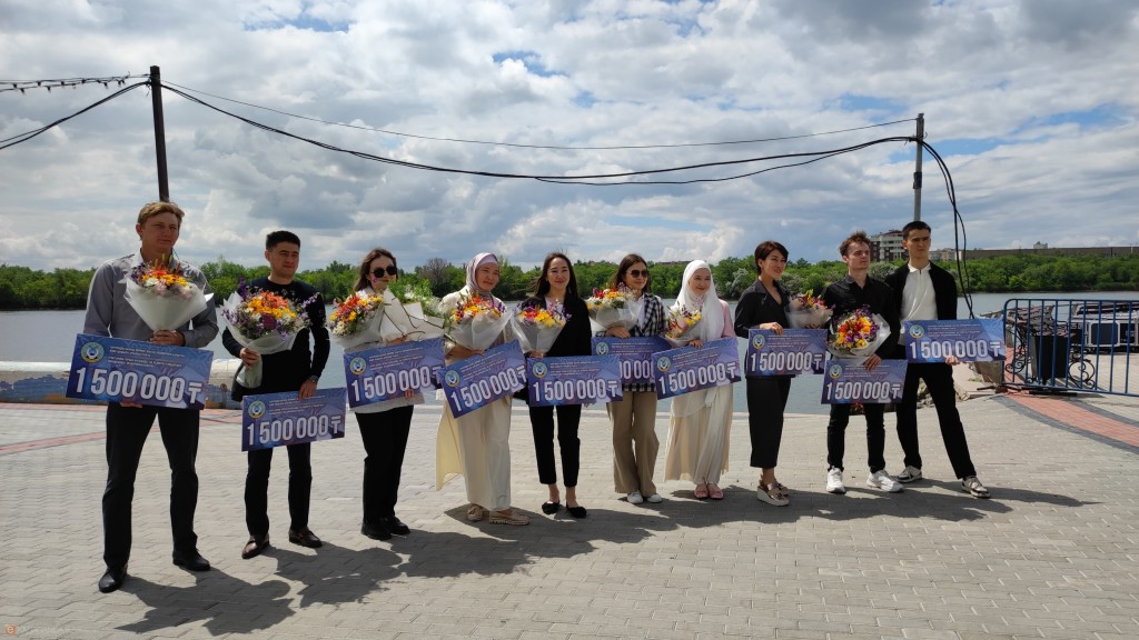 Гранты акима города вручили молодым предпринимателям в Караганде