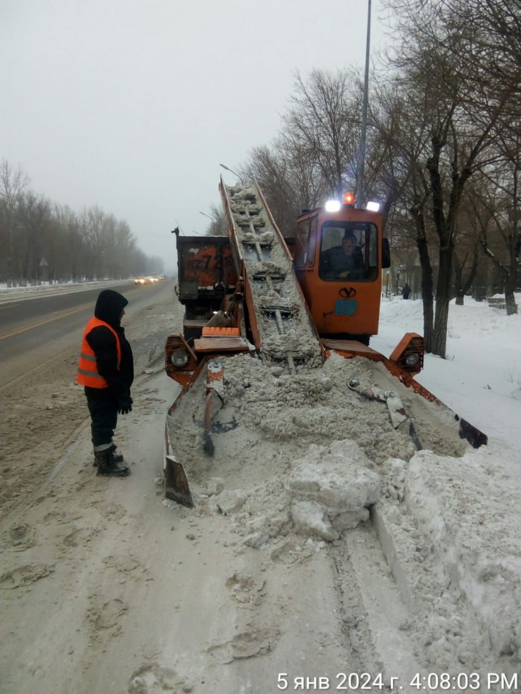 Аким Караганды обещает очистить город от снега в ближайшие дни