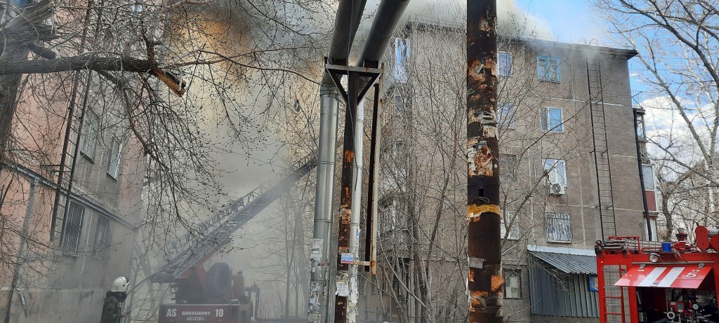 В карагандинской пятиэтажке на Бухар жырау произошел пожар