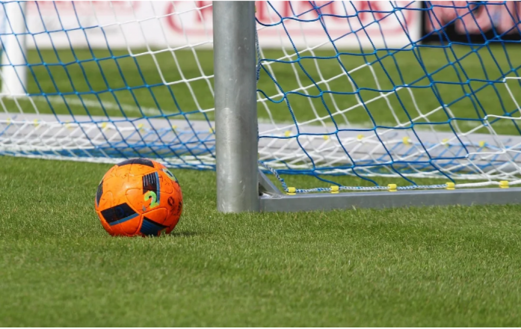 100 мини-футбольных полей установит FIFA в Казахстане