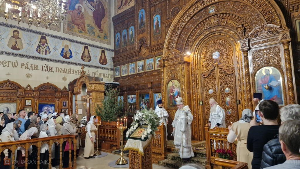 Верующие Караганды отмечают Рождество Христово. Фоторепортаж