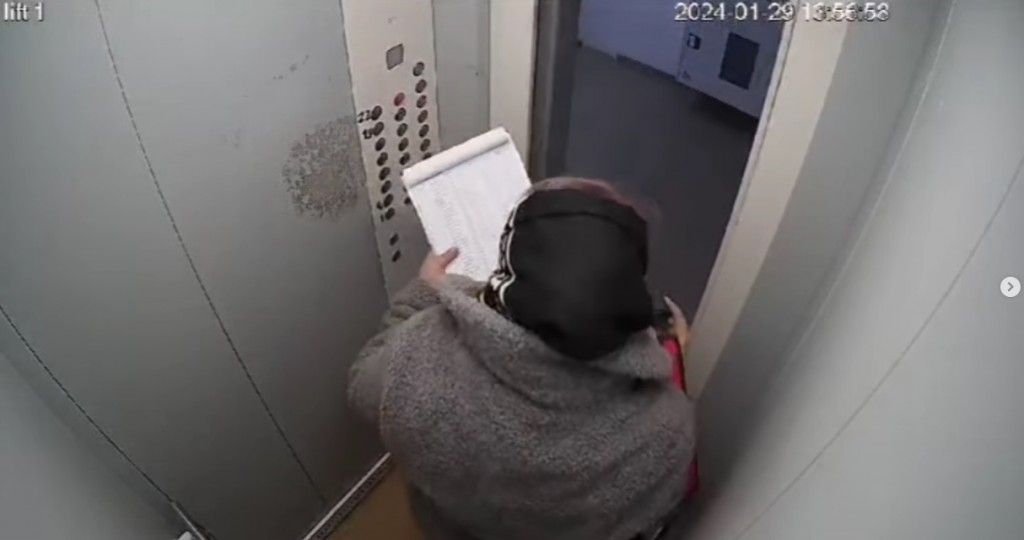 Пинала лифт ногами: в Караганде установили личность контролёра