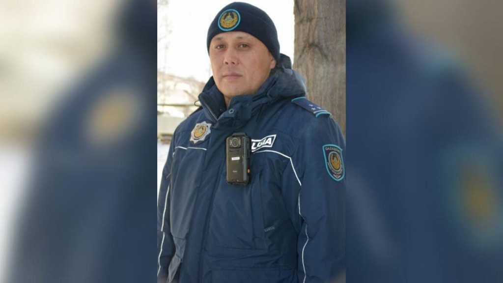 Прибывший на вызов участковый спас сельчанина в Карагандинской области