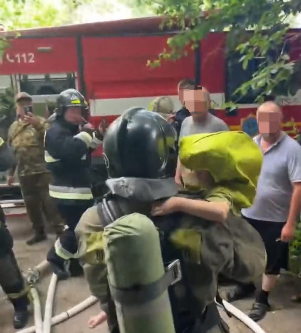 В Темиртау при пожаре в многоэтажке спасли 13 человек