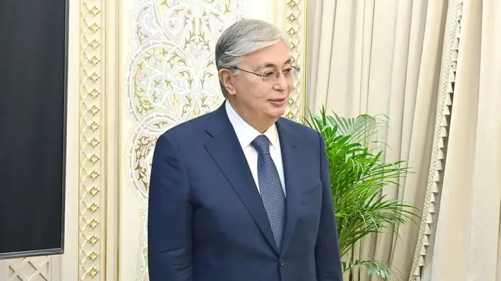 Токаев поздравил казахстанцев с Днем благодарности
