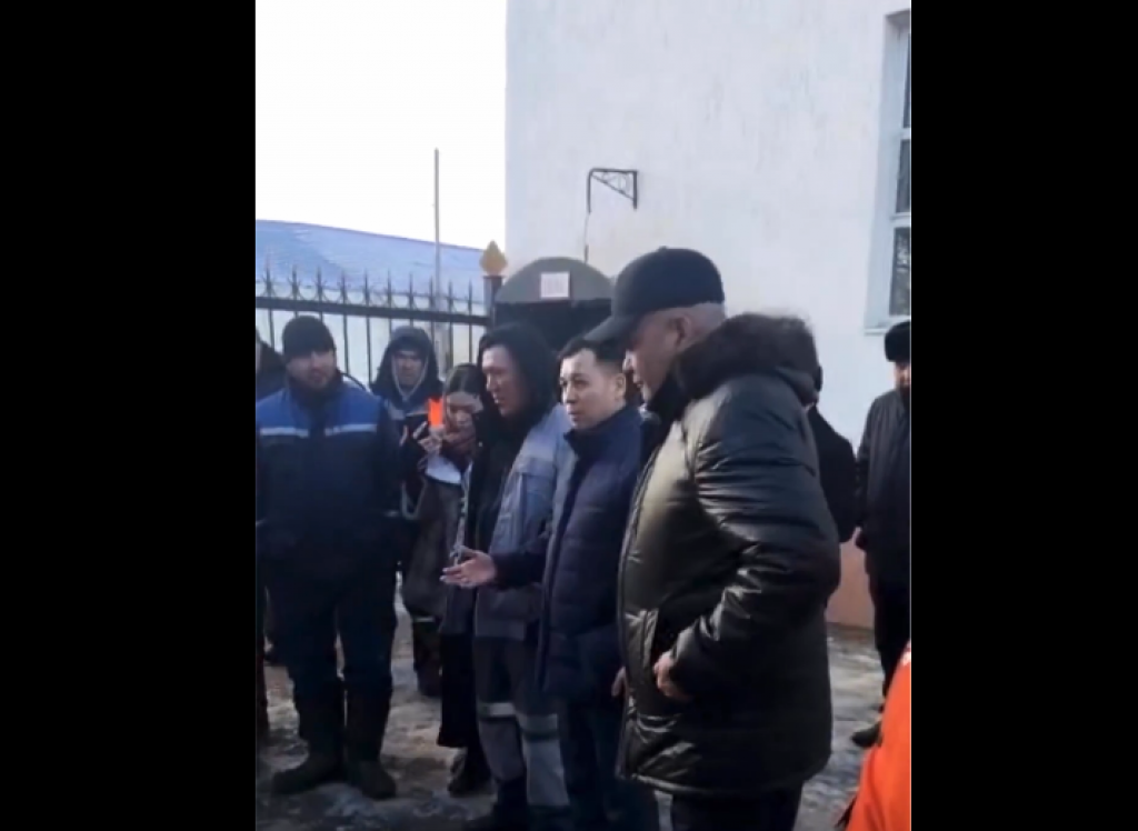 В Жезказгане коммунальщики пожаловались на задержку зарплаты и отчислений пенсионных и медицинских взносов