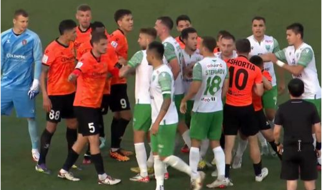 Выездным разгромом закончился матч между «Шахтером» и «Атырау»