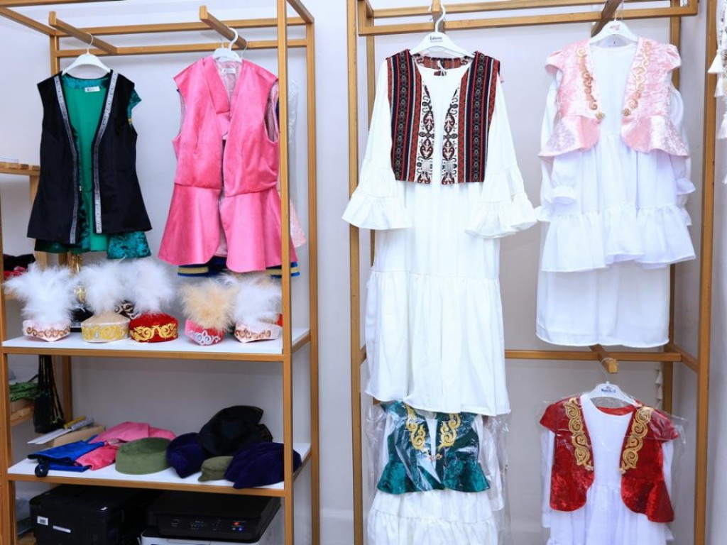 Бизнес с национальным колоритом: производство одежды в этностиле развивается в Карагандинской области