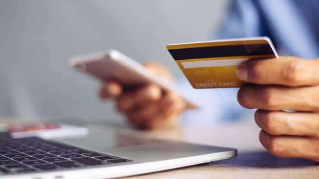 В Казахстане два банка временно приостановили выпуск карт для иностранцев