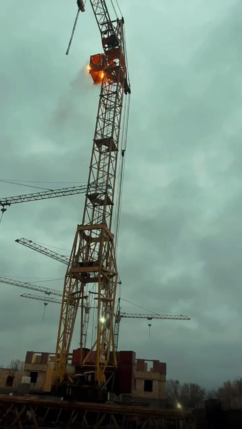 Сегодня утром в Караганде горел башенный кран