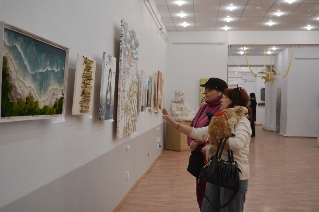 Старая школа vs новая волна: в Караганде представили работы современных авторов