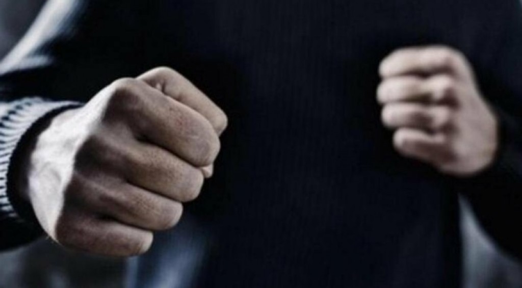 Драка мужчин с дорожными рабочими в Темиртау попала на видео